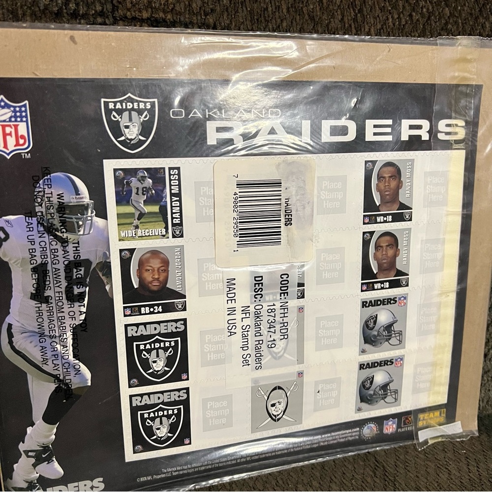 Vintage NFL Oakland Raiders 2006 The Merrick Mint Team Stamps - Picture 2 of 6